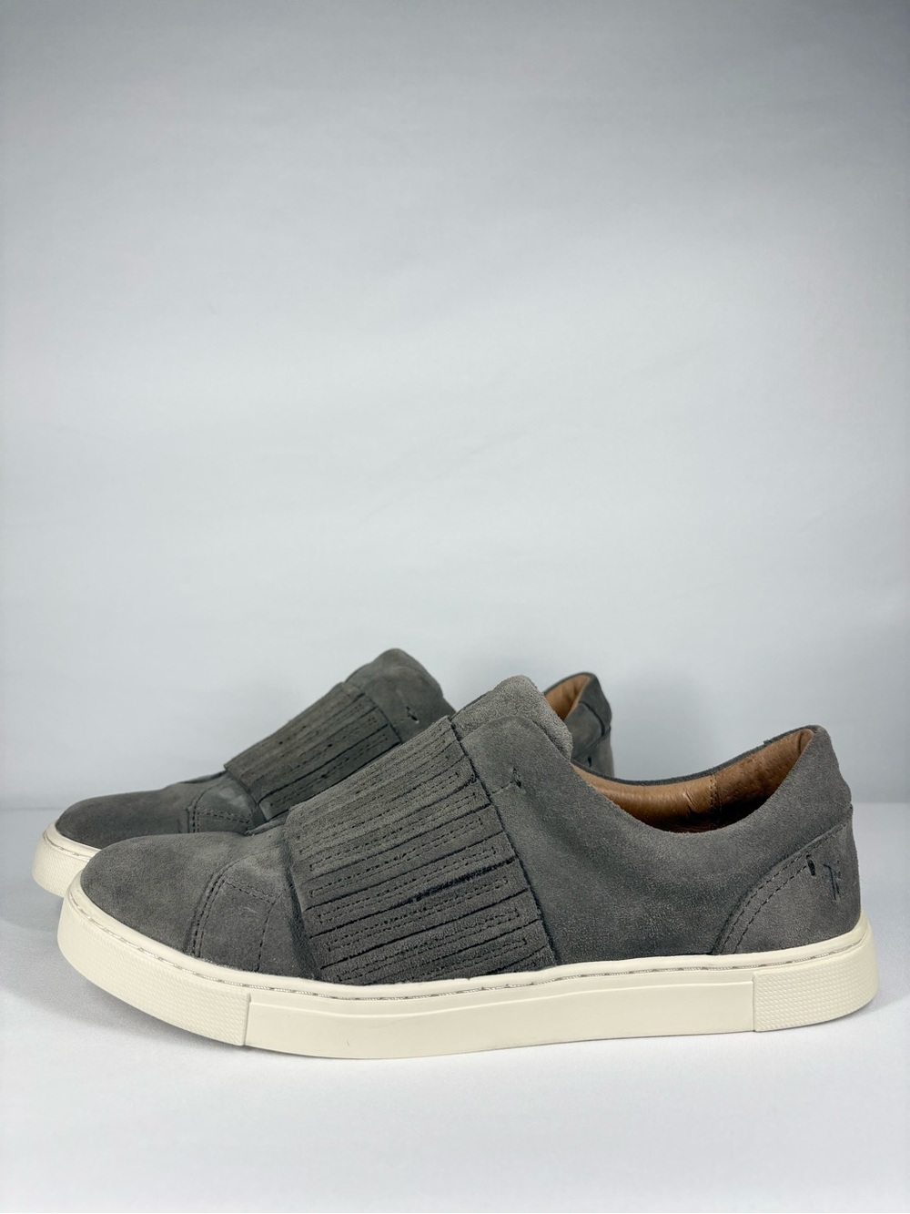 Frye Ivy Gore Slip-On Sneakers in Gray Suede and Leather. Size 8. Pleated Detail
